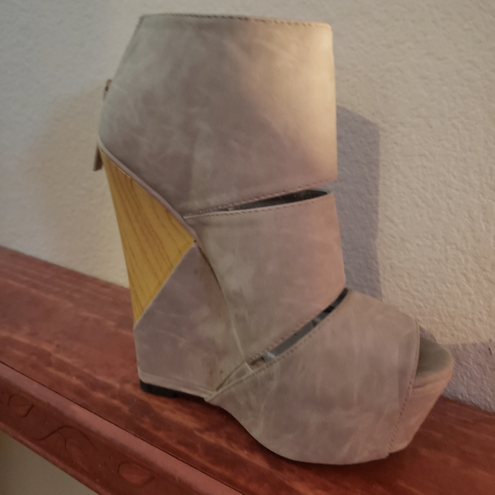 Brand new. Bought online, unable to return.